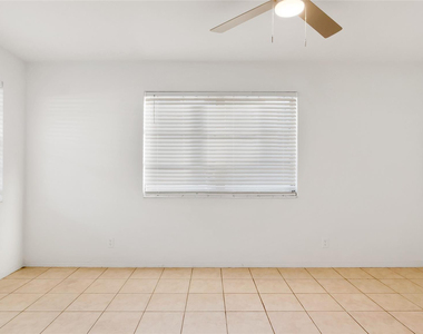 709 Se 15th Street - Photo Thumbnail 12