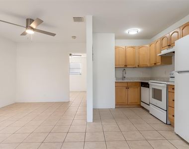 709 Se 15th Street - Photo Thumbnail 2