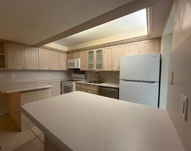 917 Ne 16th Avenue - Photo Thumbnail 8