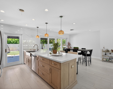 4800 Ne 15th Terrace - Photo Thumbnail 7