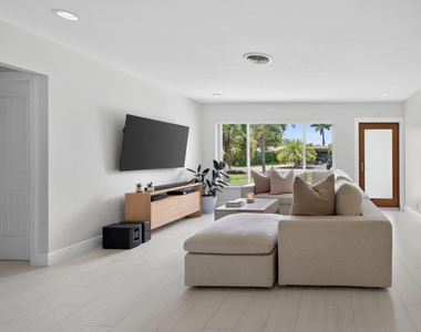 4800 Ne 15th Terrace - Photo Thumbnail 9