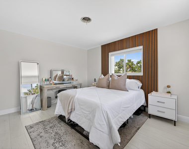 4800 Ne 15th Terrace - Photo Thumbnail 13