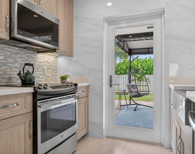 4800 Ne 15th Terrace - Photo Thumbnail 8