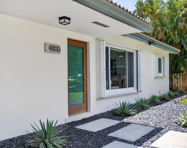 4800 Ne 15th Terrace - Photo Thumbnail 1