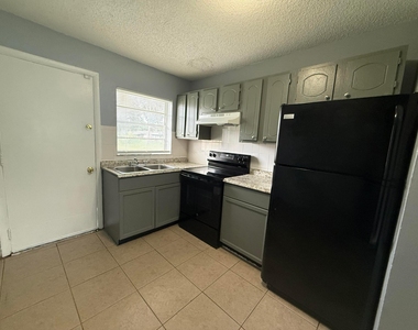 5006 Sanibel Avenue - Photo Thumbnail 6