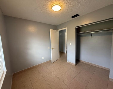 5006 Sanibel Avenue - Photo Thumbnail 12