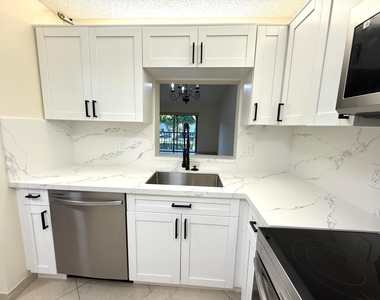 6649 Somerset Drive - Photo Thumbnail 4