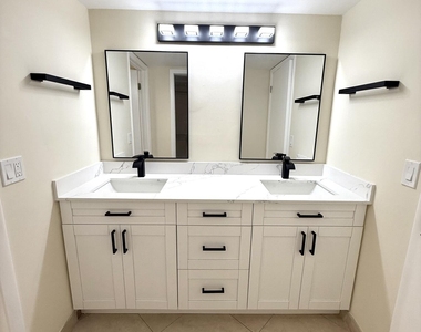 6649 Somerset Drive - Photo Thumbnail 10