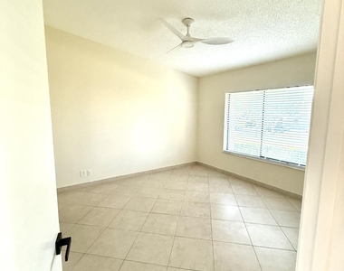 6649 Somerset Drive - Photo Thumbnail 11