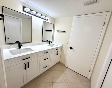 6649 Somerset Drive - Photo Thumbnail 9