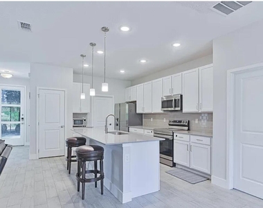951 Sareta Street Se - Photo Thumbnail 3
