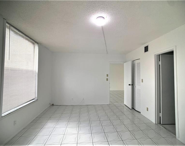 8360 Sands Point Boulevard - Photo Thumbnail 10