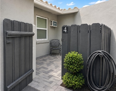 741 Ne 16th Avenue - Photo Thumbnail 4