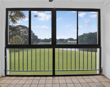 3604 Bridgewood Drive - Photo Thumbnail 4