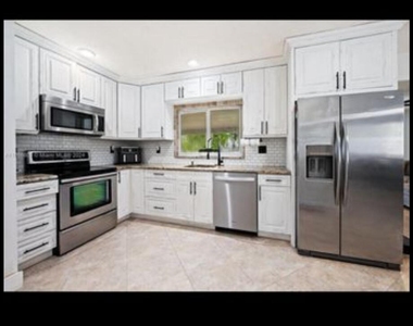 2510 Nw 110th Terrace - Photo Thumbnail 9