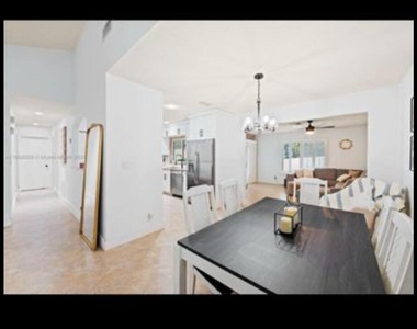 2510 Nw 110th Terrace - Photo Thumbnail 13