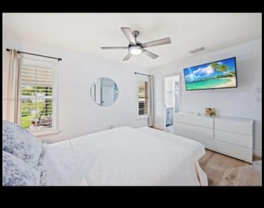 2510 Nw 110th Terrace - Photo Thumbnail 2