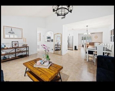 2510 Nw 110th Terrace - Photo Thumbnail 12