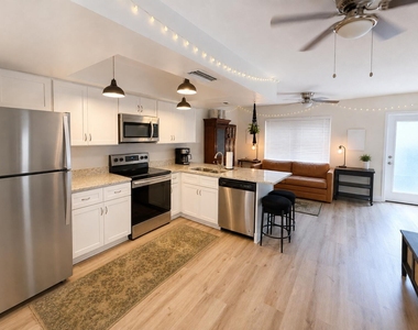 1366 Se 4th Avenue - Photo Thumbnail 5