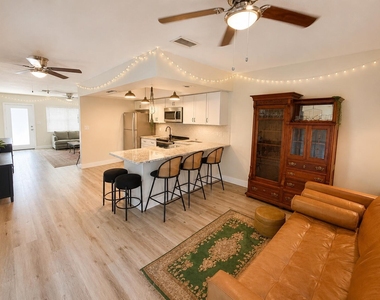 1366 Se 4th Avenue - Photo Thumbnail 6