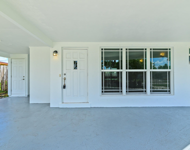 921 Se 15th Court - Photo Thumbnail 4