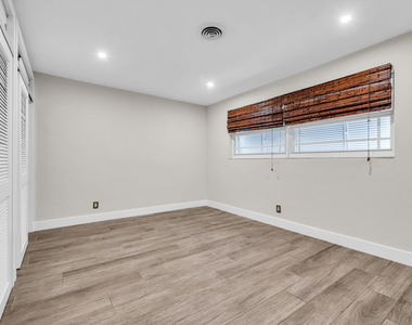 921 Se 15th Court - Photo Thumbnail 21