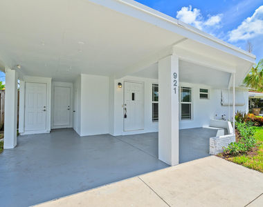 921 Se 15th Court - Photo Thumbnail 3