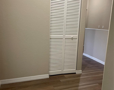 9076 Preston Place - Photo Thumbnail 5