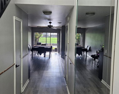 2262 Discovery Circle - Photo Thumbnail 8