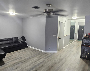 2262 Discovery Circle - Photo Thumbnail 7