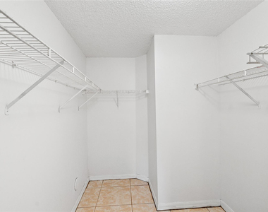 2173 Nw 78th Avenue - Photo Thumbnail 6