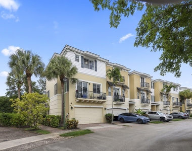 616 Nw 38th Circle - Photo Thumbnail 1