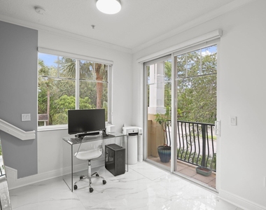 616 Nw 38th Circle - Photo Thumbnail 14