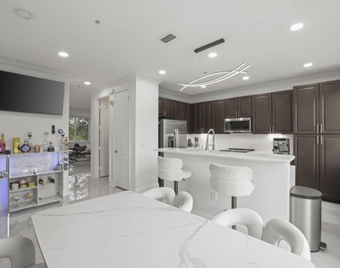 616 Nw 38th Circle - Photo Thumbnail 24