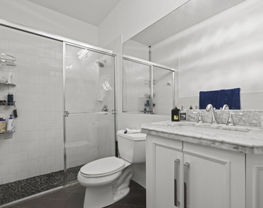 616 Nw 38th Circle - Photo Thumbnail 8