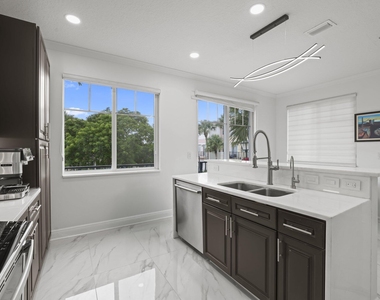 616 Nw 38th Circle - Photo Thumbnail 20