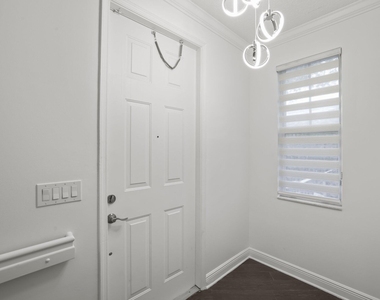 616 Nw 38th Circle - Photo Thumbnail 7
