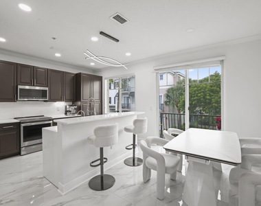 616 Nw 38th Circle - Photo Thumbnail 18