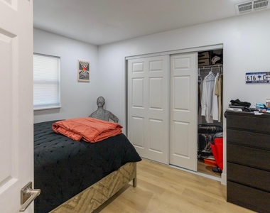 2921 Nw 11th Street - Photo Thumbnail 2