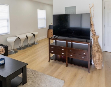 2921 Nw 11th Street - Photo Thumbnail 4