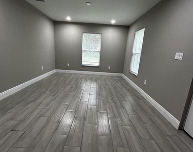 325 N 14th N Street - Photo Thumbnail 2