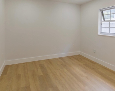 2921 Nw 11th Street - Photo Thumbnail 3