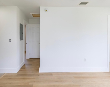 2921 Nw 11th Street - Photo Thumbnail 5