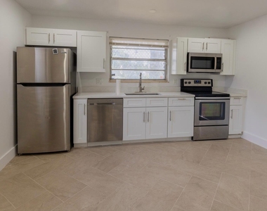 2921 Nw 11th Street - Photo Thumbnail 2