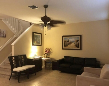 2450 Se Union Park Drive - Photo Thumbnail 9