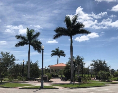 2450 Se Union Park Drive - Photo Thumbnail 7