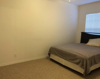 2450 Se Union Park Drive - Photo Thumbnail 5