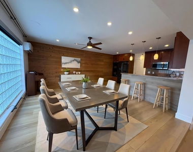 1032 Ne 16th Terrace - Photo Thumbnail 2