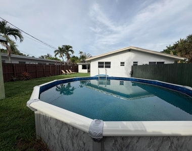1032 Ne 16th Terrace - Photo Thumbnail 4