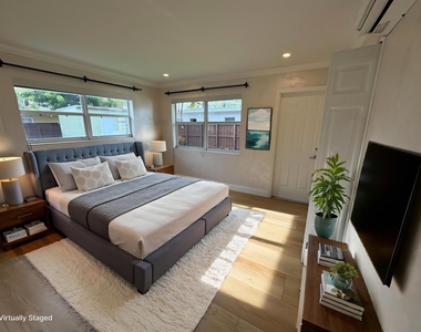 1032 Ne 16th Terrace - Photo Thumbnail 1